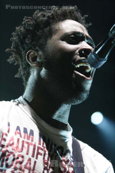 BLOC PARTY - 2005-11-14 - PARIS - Zenith - Rowland Kelechukwu Okereke